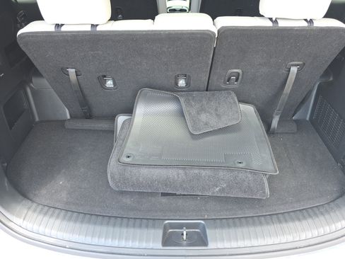 Used 2024 Kia Telluride EX w/ EX Captain's Chair Package AWD/4WD image 11