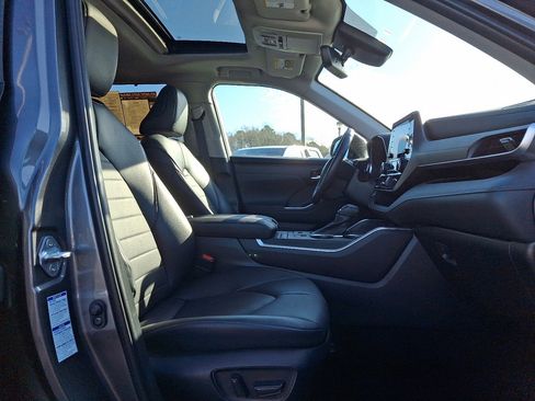 Used 2022 Toyota Highlander XLE image 13
