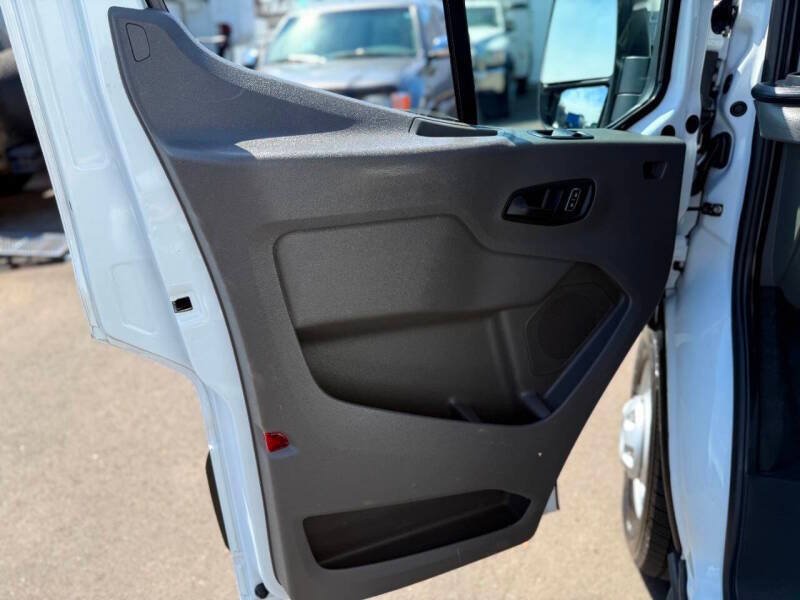 Used 2025 Ford Transit 350 XLT AWD/4WD image 18