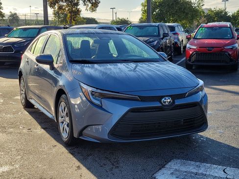 Used 2025 Toyota Corolla LE image 4