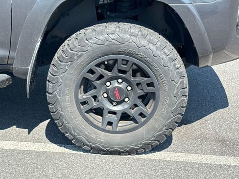 Used 2021 Toyota 4Runner TRD Off-Road Premium w/ Moonroof Package AWD/4WD image 11