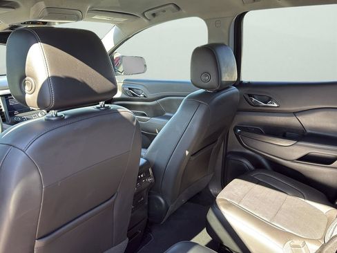 Used 2023 GMC Acadia SLT image 29