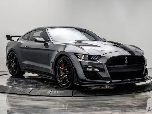 Used 2021 Ford Mustang Shelby GT500 w/ Carbon Fiber Track Pack image 24