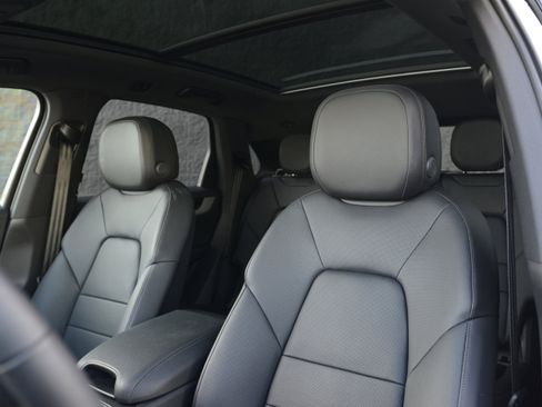 Certified 2026 Porsche Cayenne S AWD/4WD image 5