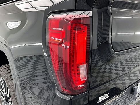 Used 2024 GMC Sierra 1500 AT4 w/ Technology Package image 31