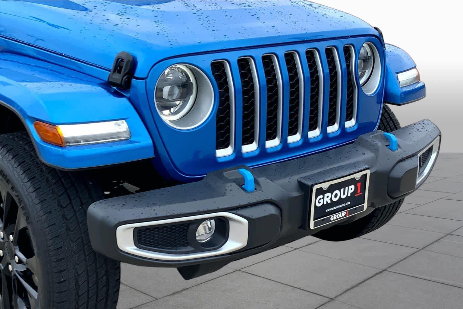 Used 2023 Jeep Wrangler Unlimited Sahara w/ Cold Weather Group AWD/4WD image 29