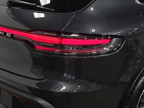 Certified 2025 Porsche Macan AWD/4WD image 30