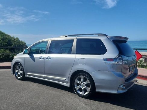 Used 2013 Toyota Sienna SE FWD image 5