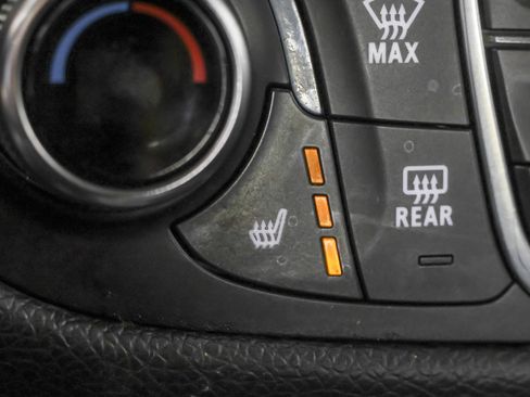 Used 2018 Chevrolet Equinox LT FWD image 9