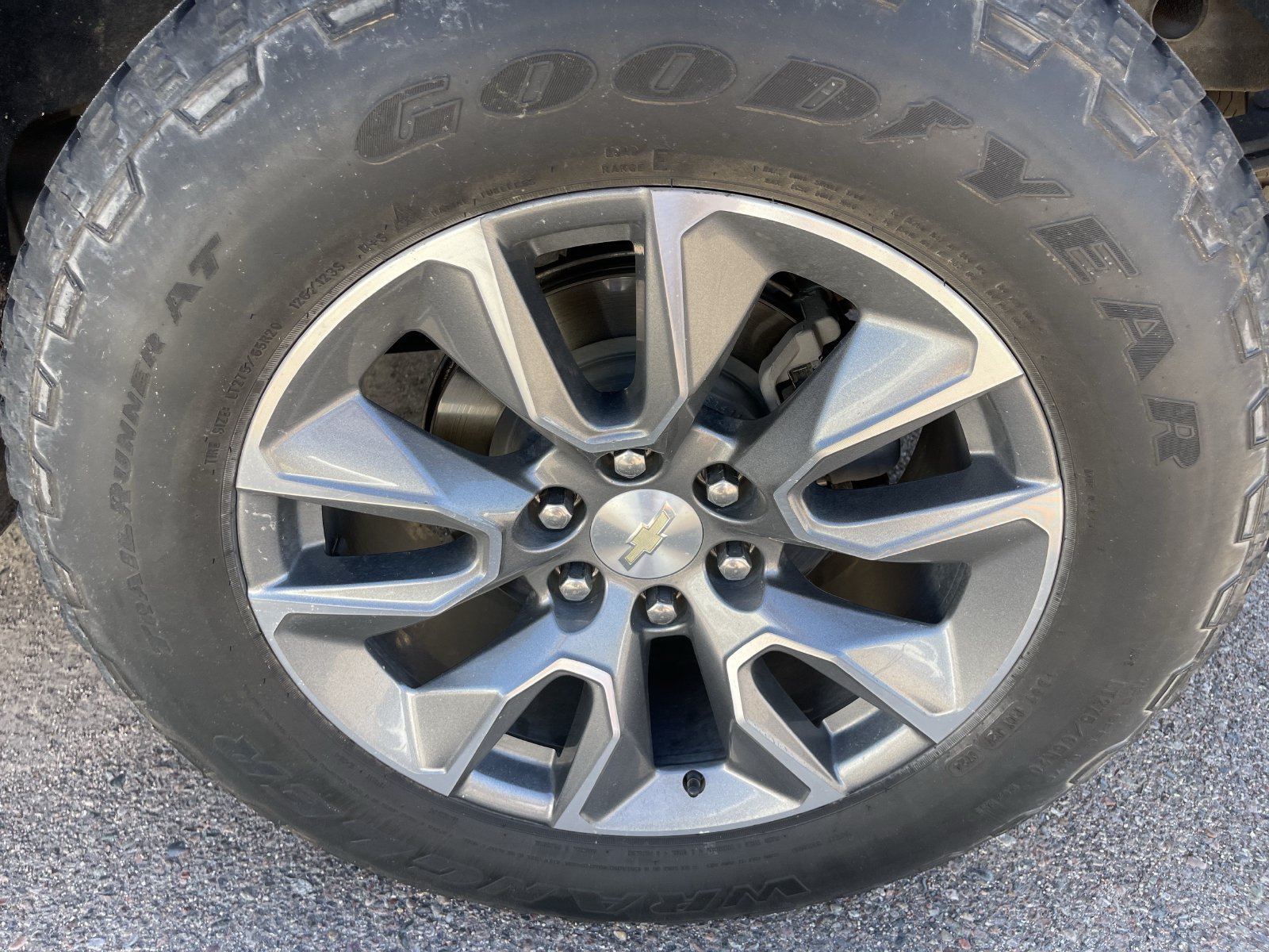 Used 2022 Chevrolet Silverado 1500 LT AWD/4WD image 5