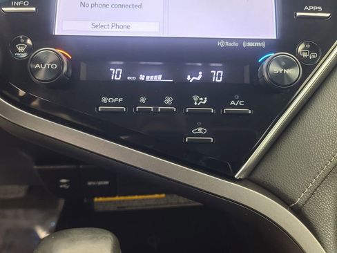 Used 2018 Toyota Camry XSE image 31