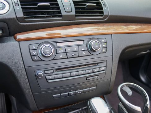 Used 2010 BMW 135i Convertible image 27