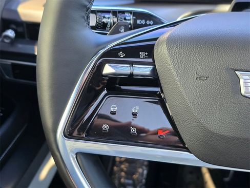 Certified 2026 Cadillac Vistiq Sport image 31