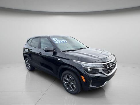 Used 2024 Kia Seltos LX AWD/4WD image 9