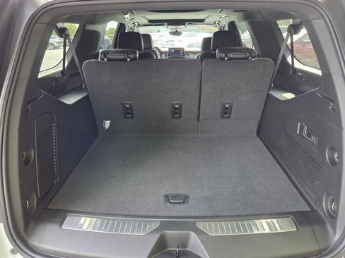 Used 2024 Chevrolet Suburban High Country image 9