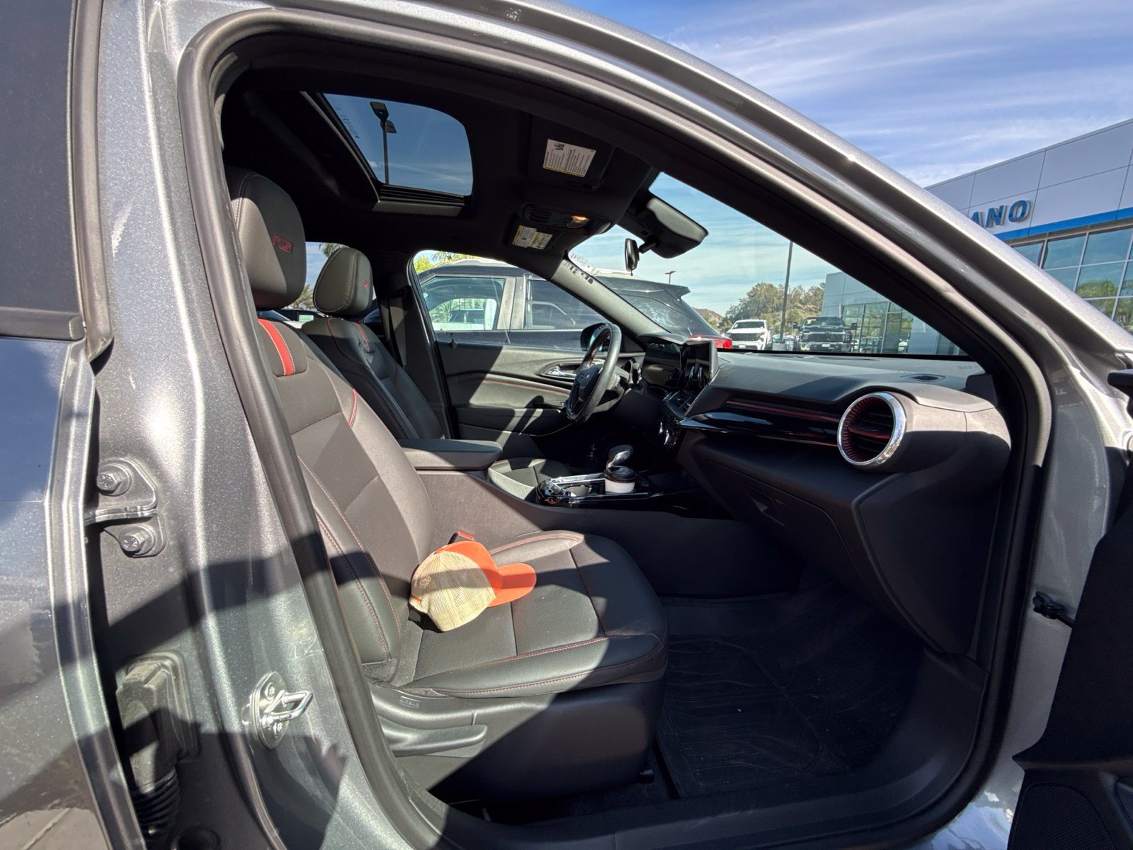 Used 2024 Chevrolet Trax RS w/ Sunroof Package FWD image 10