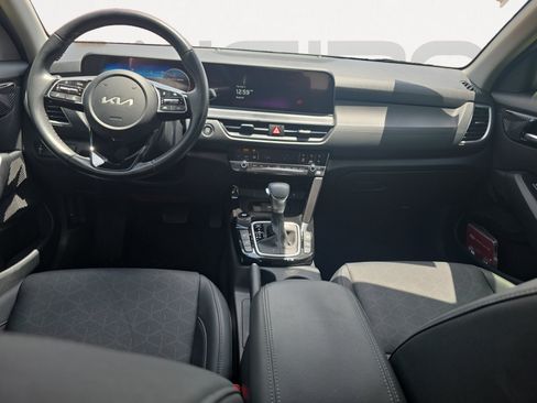 Certified 2024 Kia Seltos EX FWD image 2
