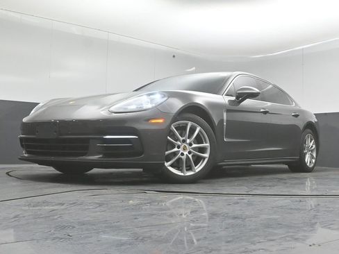 Used 2018 Porsche Panamera 4S Executive image 37