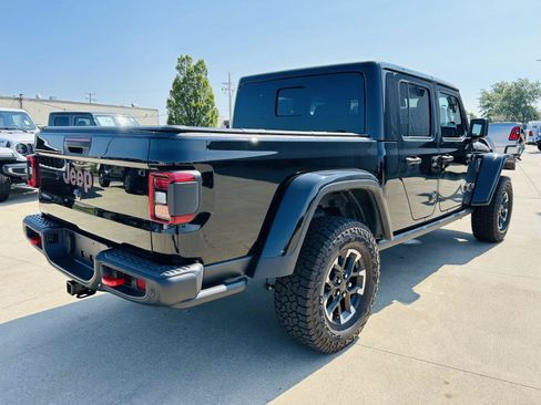 Used 2024 Jeep Gladiator Rubicon AWD/4WD image 40