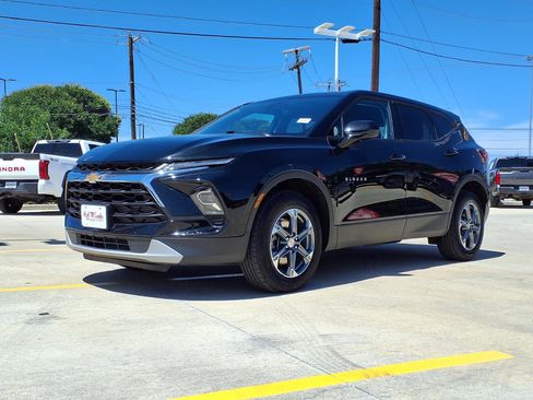 Used 2025 Chevrolet Blazer LT AWD/4WD image 1