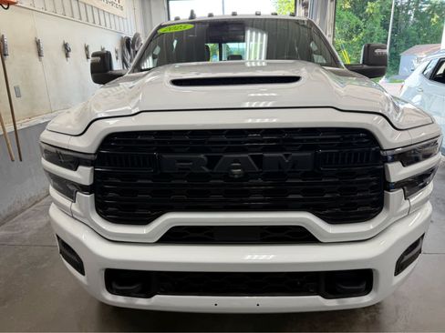 Used 2025 RAM 3500 Limited AWD/4WD image 2