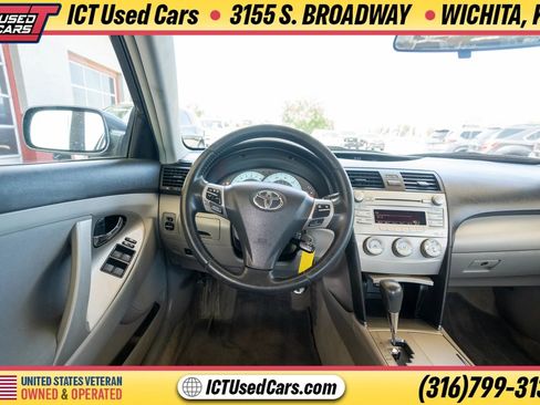 Used 2011 Toyota Camry SE w/ SE Extra-Value Pkg #1 FWD image 12