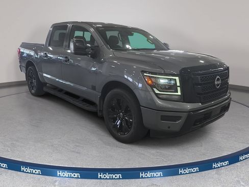 Used 2024 Nissan Titan SV w/ SV Convenience Package RWD image 4