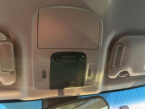 Used 2018 Toyota Camry SE image 20