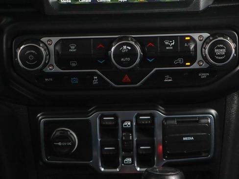 Used 2022 Jeep Wrangler Unlimited Sahara AWD/4WD image 21