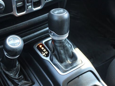 Used 2020 Jeep Wrangler Unlimited Sport image 39