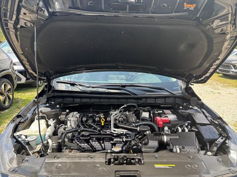 Used 2025 Nissan Altima 2.5 SV FWD image 33