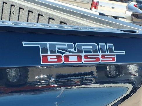 Used 2020 Chevrolet Silverado 1500 LT Trail Boss w/ Convenience Package image 11