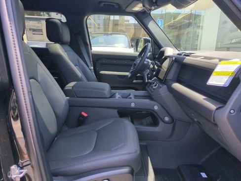 New 2026 Land Rover Defender 130 X-Dynamic SE AWD/4WD image 29