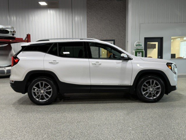 Certified 2024 GMC Terrain SLT w/ Infotainment Package II AWD/4WD image 6