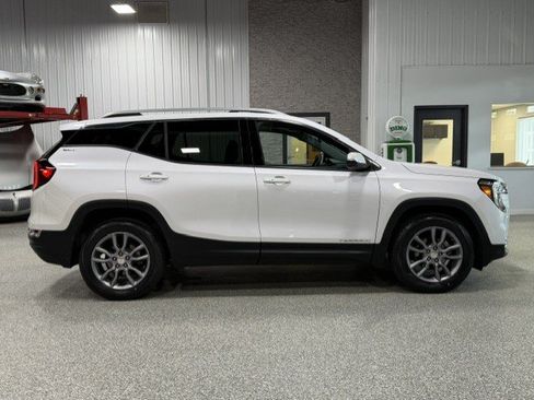 Certified 2024 GMC Terrain SLT w/ Infotainment Package II AWD/4WD image 6