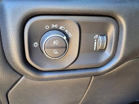 Used 2025 RAM 3500 Tradesman w/ Chrome Appearance Group image 28