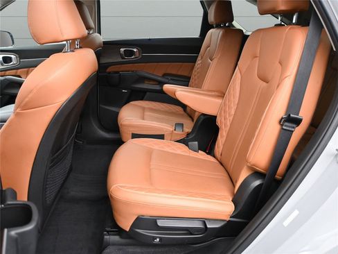 Used 2023 Kia Sorento SX Prestige image 13