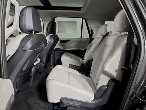 New 2025 Lincoln Navigator L Reserve AWD/4WD image 9