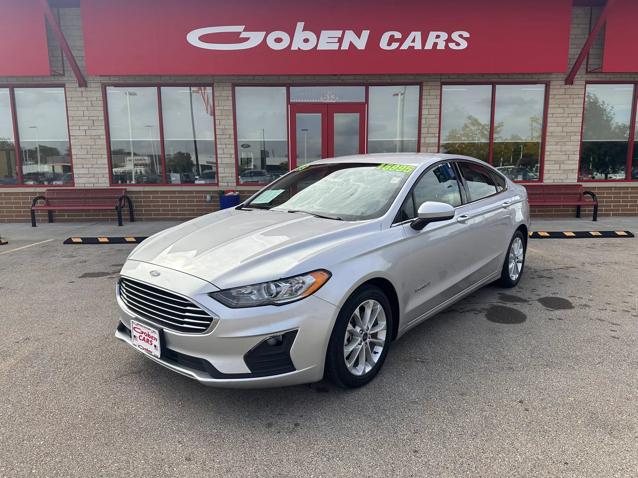 Used 2019 Ford Fusion SE FWD image 1
