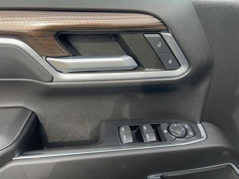 Used 2022 Chevrolet Silverado 1500 LT w/ Z71 Off-Road Package image 12