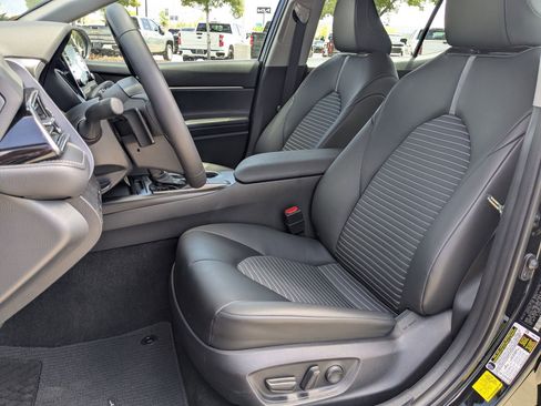 Used 2023 Toyota Camry SE FWD image 25
