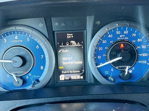 Used 2015 Toyota Sienna XLE w/ XLE Navigation Package FWD image 12