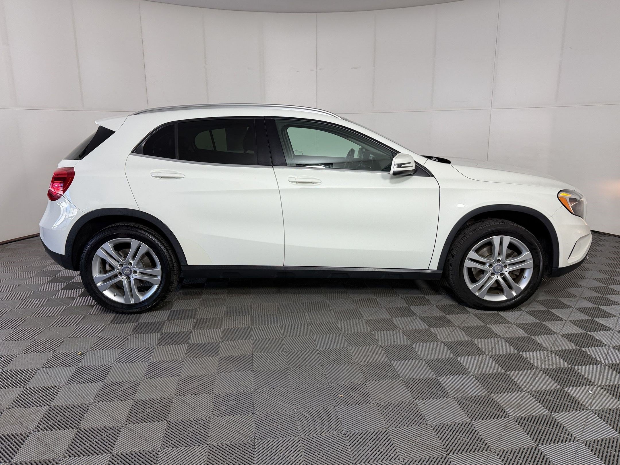 Used 2015 Mercedes-Benz GLA 250 4MATIC image 8