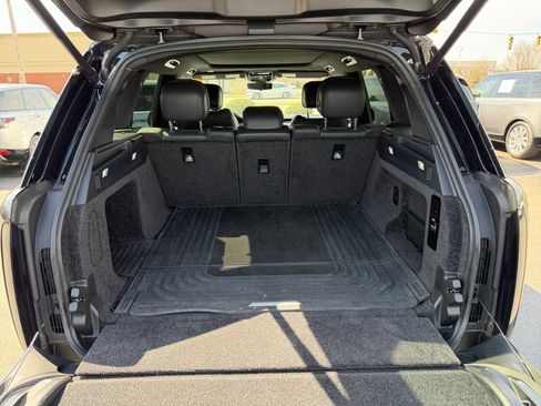 Certified 2024 Land Rover Range Rover SE image 15
