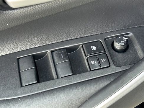 Used 2022 Toyota Corolla SE image 12