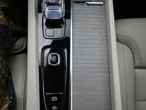 Used 2023 Volvo XC60 B5 Ultimate w/ Climate Package image 10