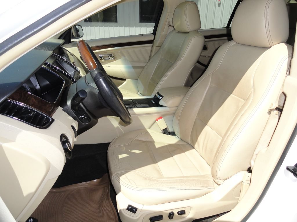 Used 2015 Ford Taurus Limited w/ Equipment Group 301A FWD image 11