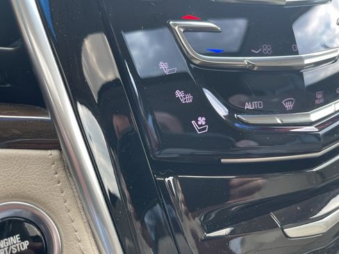 Used 2020 Cadillac Escalade Premium Luxury AWD/4WD image 28