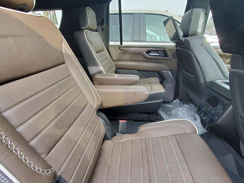Used 2025 GMC Yukon XL Denali Ultimate w/ LPO, Floor Liner Package image 6