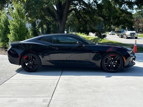 Used 2017 Chevrolet Camaro LT RWD image 8